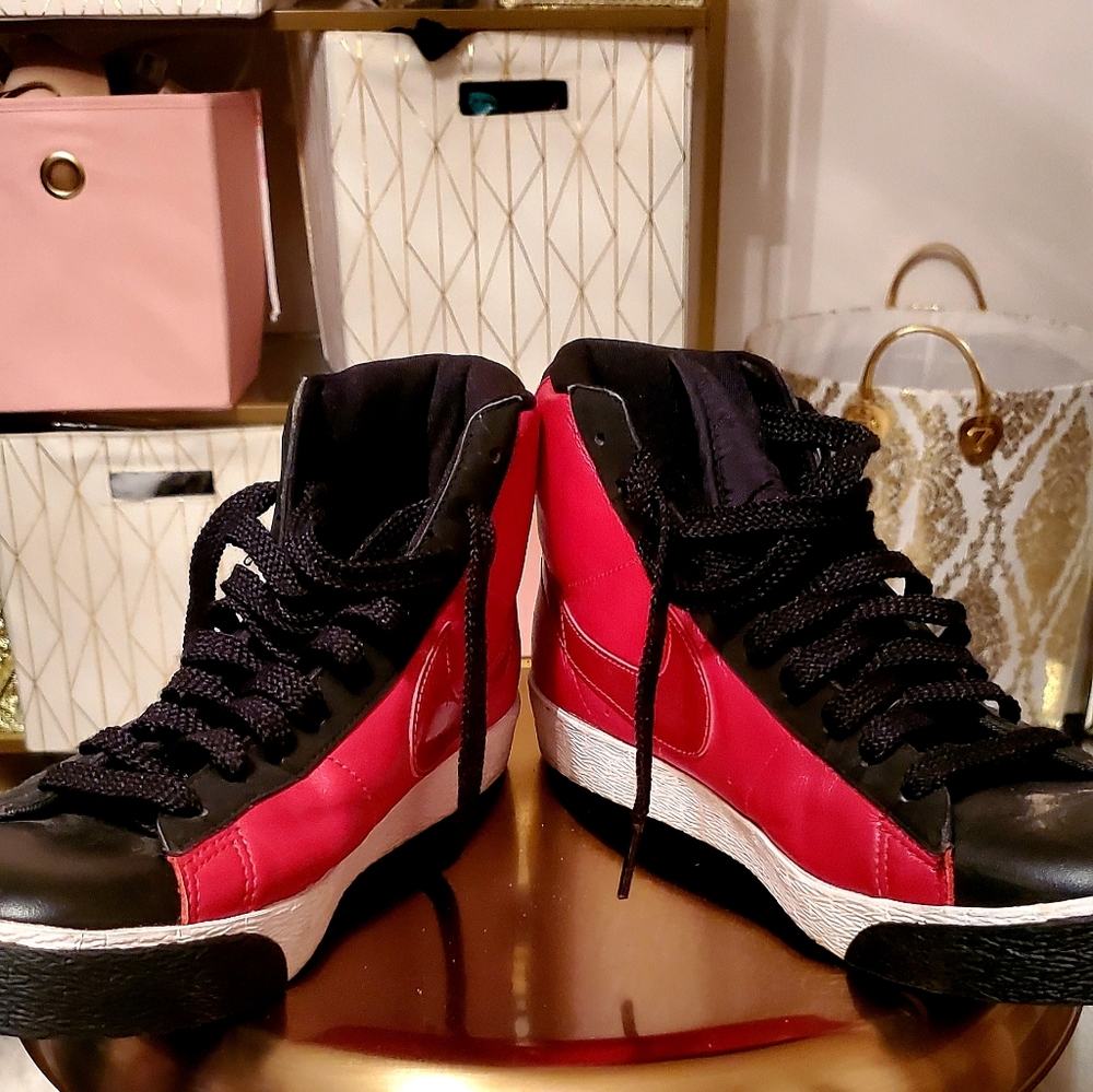Women's Size 10.5 Mid Nike